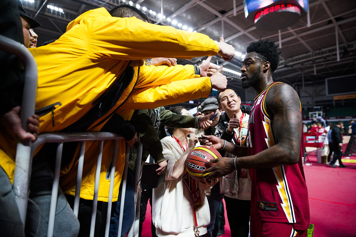 歐洲籃球联盟决赛现场气氛火爆,球迷狂欢的简单介绍 歐洲籃球联盟决赛现场气氛火爆,球迷狂欢的简单介绍