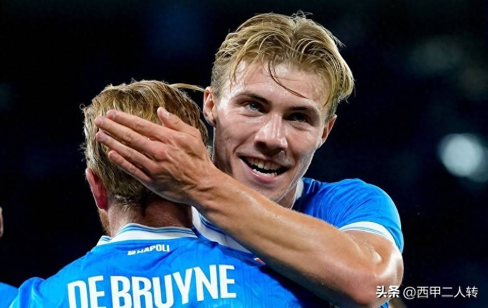 克罗托内前锋梅开二度，助球队逆转的简单介绍