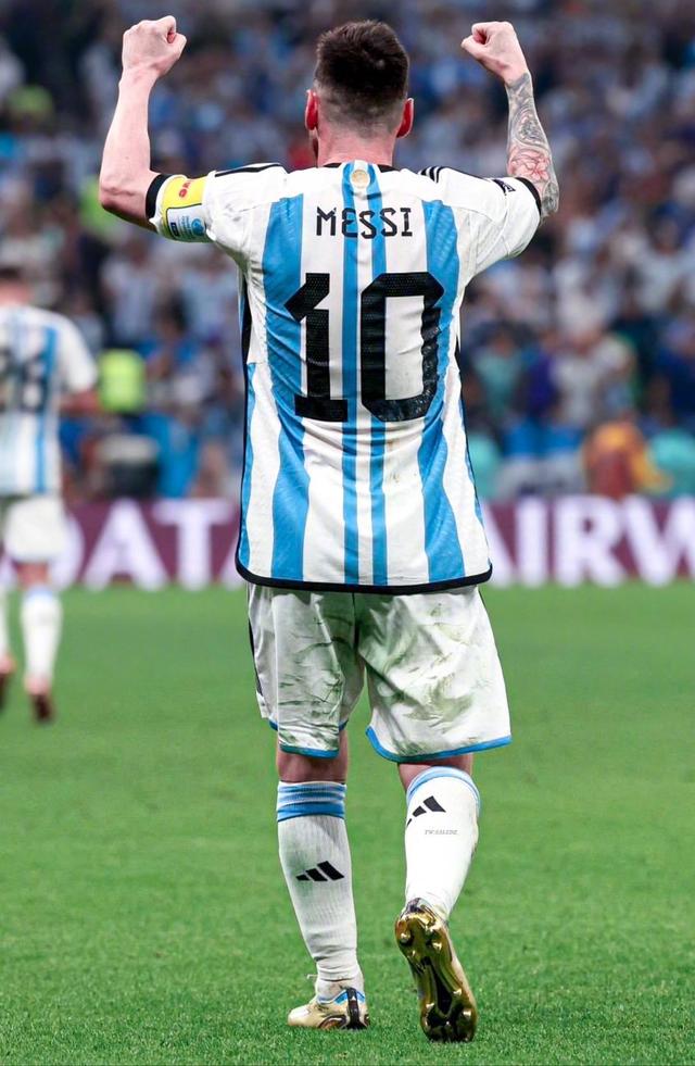 波兰横扫摩洛哥，梅西点燃赛场