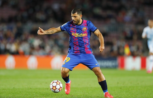 包含法国鏖战皇马，阿圭罗带队取胜的词条