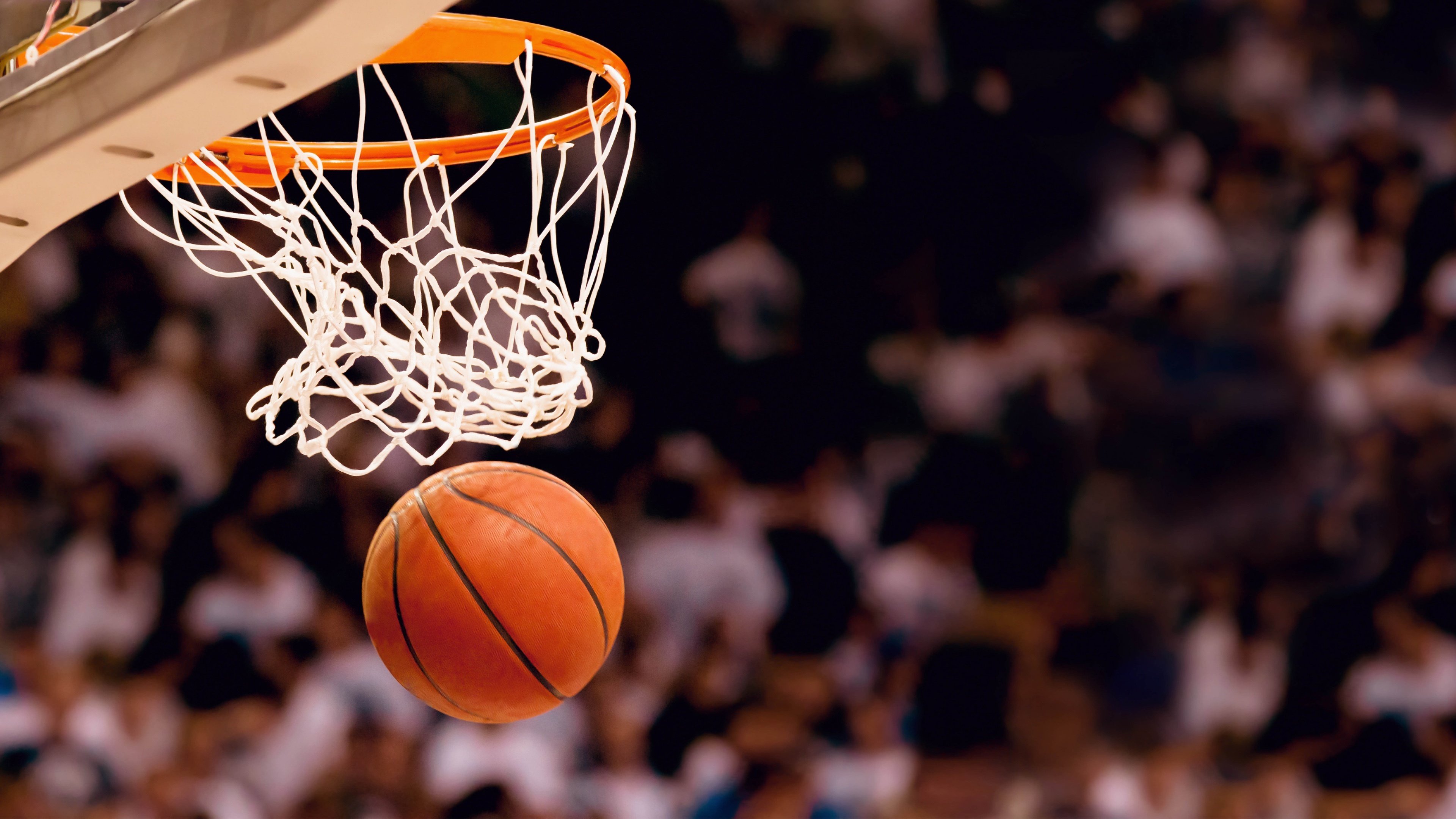 绿茵场与硬木地板的双重奏，当利物浦提前加冕，国际米兰与NBA季后赛共演巅峰叙事